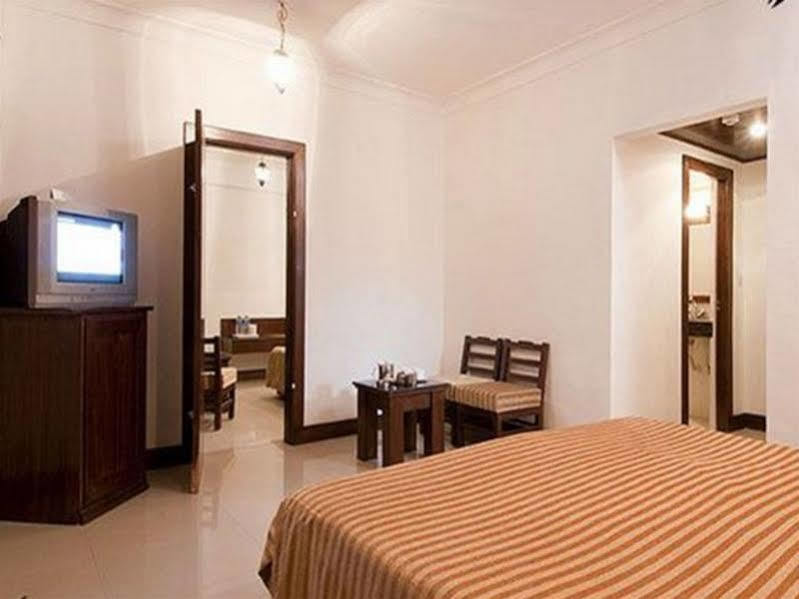 Hotel Atithi Agra  Eksteriør billede